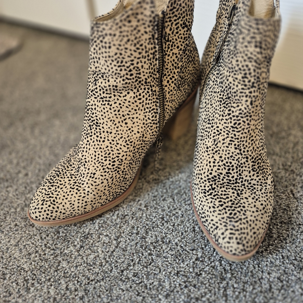 Stylish Leopard Print Ankle Boots